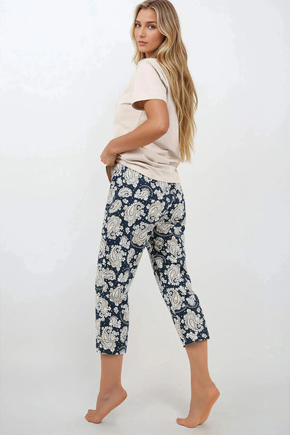 Elegant women's cotton pajamas set by Momenti Per Me, featuring a minimalist design with a relaxed fit and soft fabric for ultimate comfort.