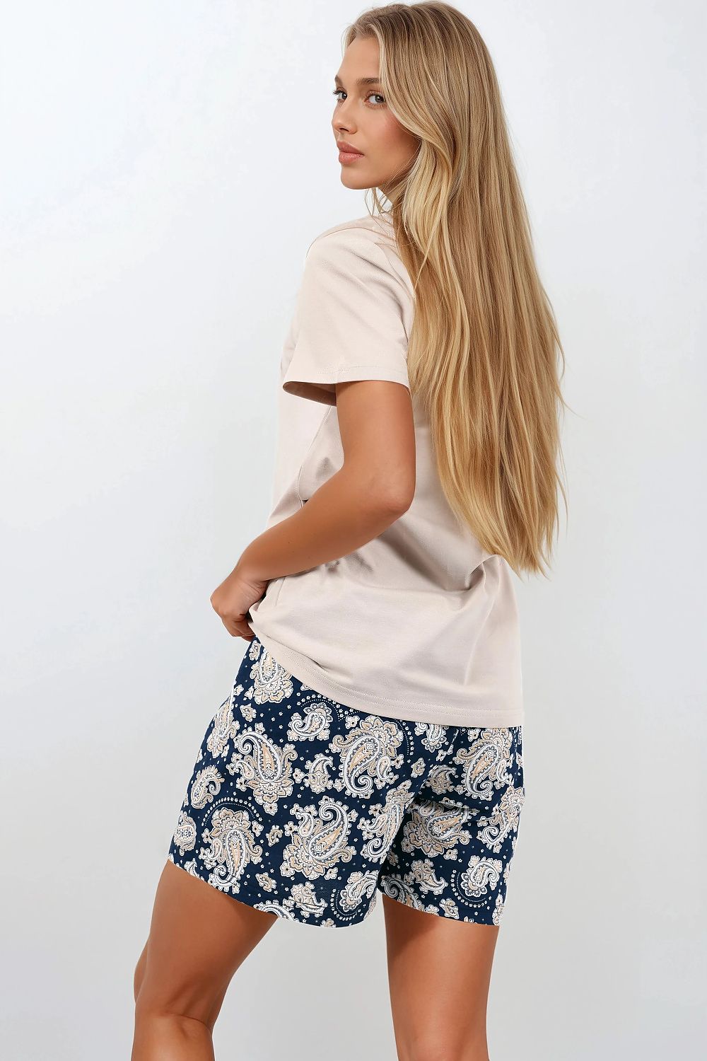 Model wearing the Luxury Women's OEKO-TEX Certified Pyjama Set by Momenti Per Me, highlighting its flattering fit and sophisticated style.