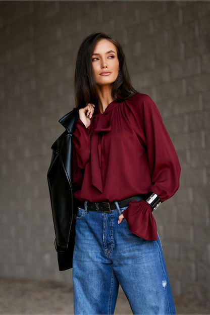 Detailed view of the neck tie design on the Isabel Blouse by Roco Fashion, highlighting its modern elegance.