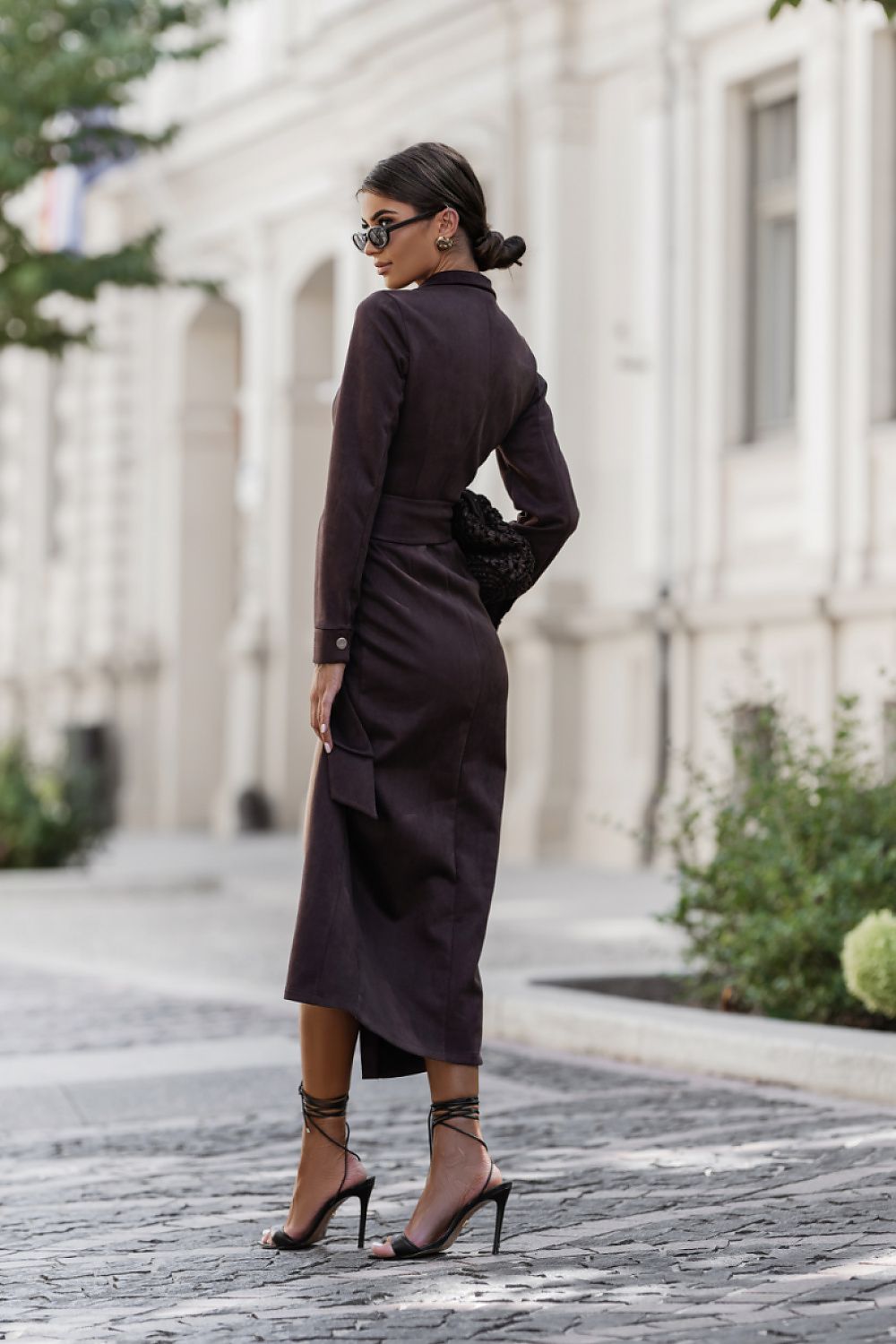 Detailed view of the ILYA Daydress by LaBalancia in rich burgundy, made from 95% viscose and 5% elastane for comfort and style.