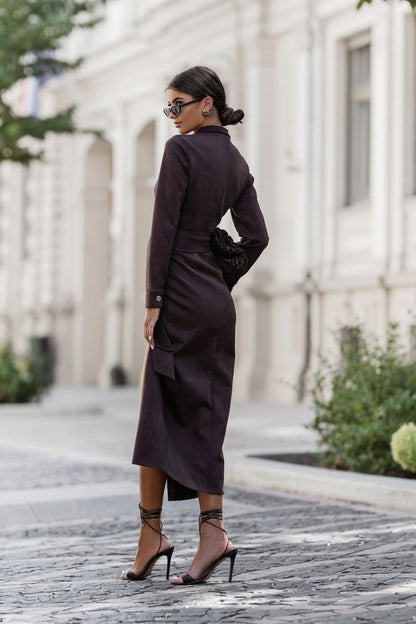 Detailed view of the ILYA Daydress by LaBalancia in rich burgundy, made from 95% viscose and 5% elastane for comfort and style.