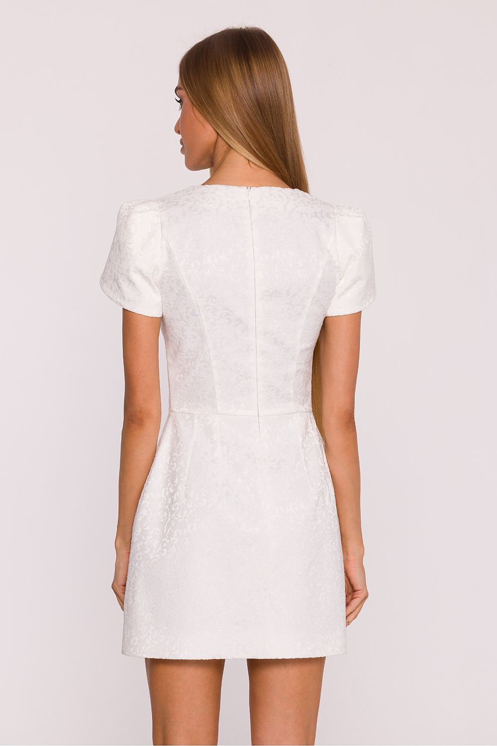 Elegant Jacquard cocktail dress with V-neckline, showcasing a timeless plant pattern by Moe, ideal for sophisticated occasions.