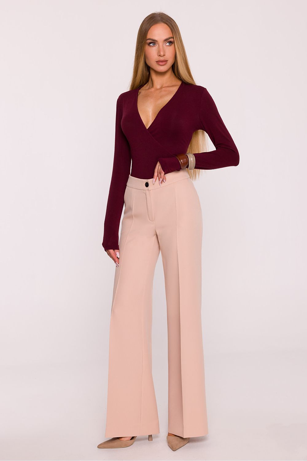 Sophisticated women's wide-leg trousers by Moe, featuring a medium waist and refined creased cuffs, perfect for elegant dressing.