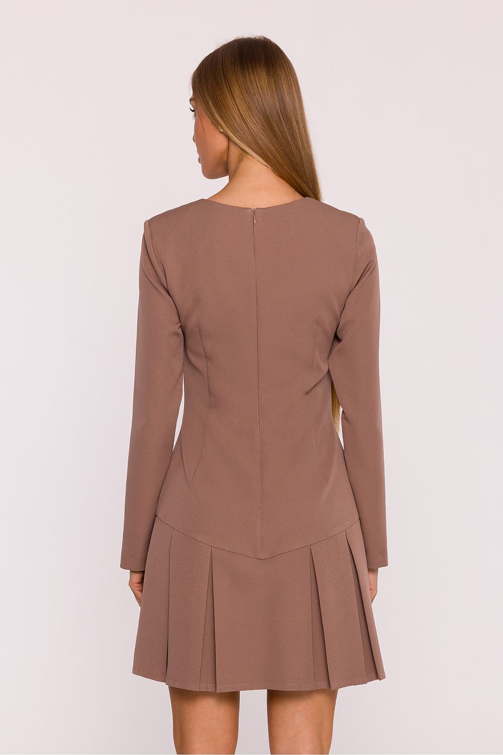 Elegant and minimalist daydress by Moe showcasing a boat neckline and long sleeves, perfect for both casual and formal occasions.