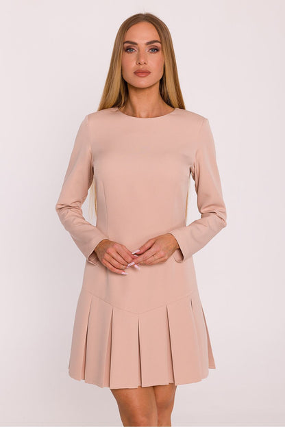 Timeless elegant daydress by Moe featuring minimalist design and boat neck, styled for a luxurious look.