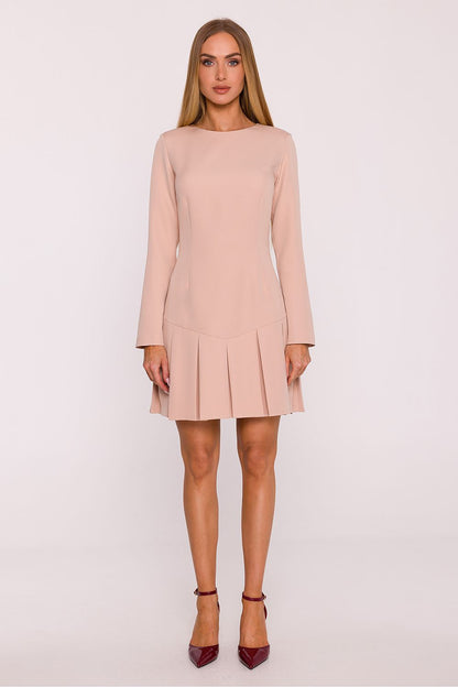 Close-up of the fine fabric and pleated details of the Timeless elegant daydress by Moe, showcasing its sophisticated texture.