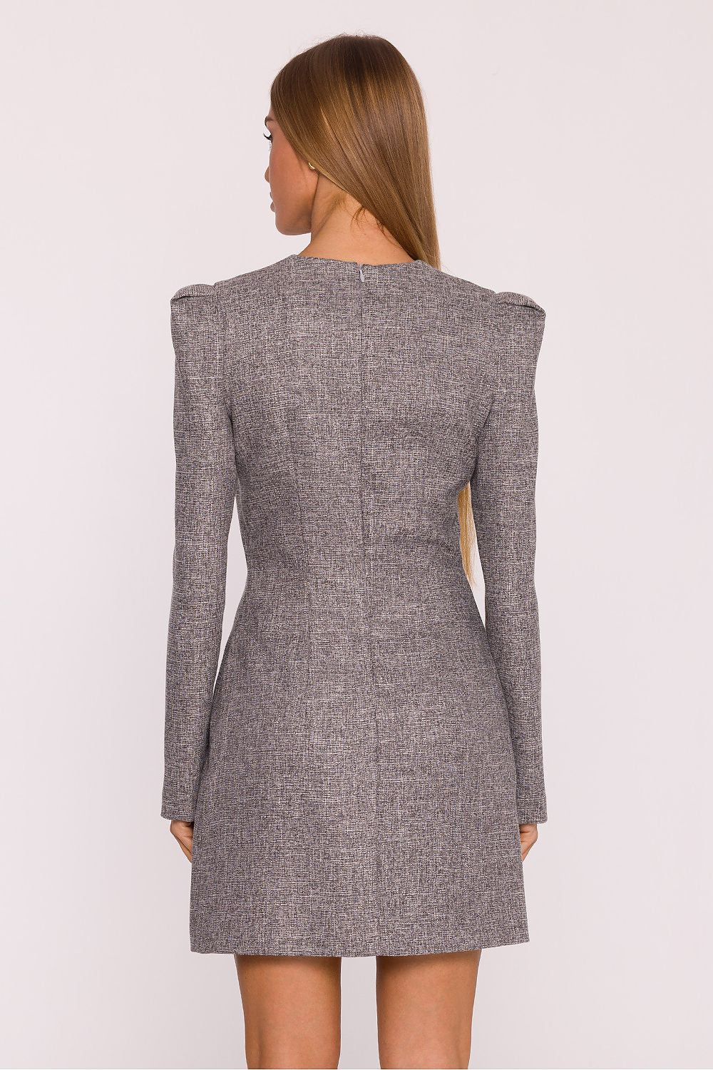 Back view of Moe's stylish daydress, featuring a concealed zipper closure, tailored for a refined silhouette in versatile tweed.
