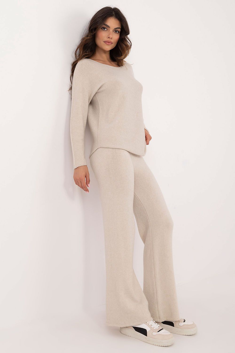 Elegant women's casual sweater from Italy Moda, showcasing a timeless round neckline and long sleeves, crafted from a luxurious viscose, polyester, and nylon blend.