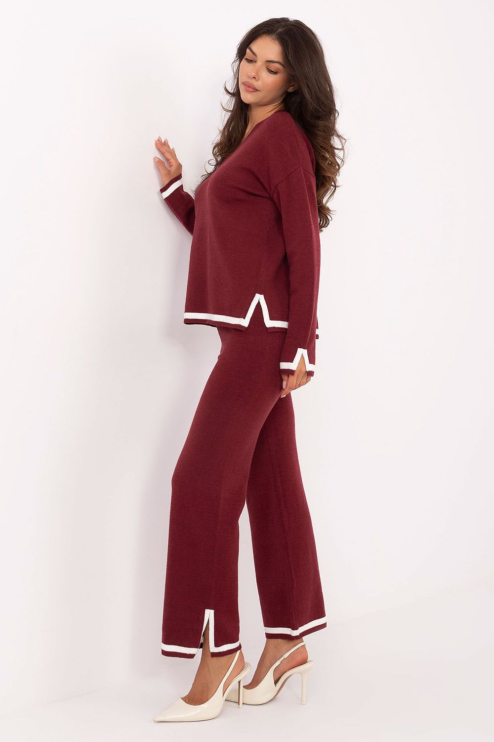 Chic Italy Moda high-waisted pants designed to complement the women's V-neck sweater, featuring subtle slits for a touch of sophistication.