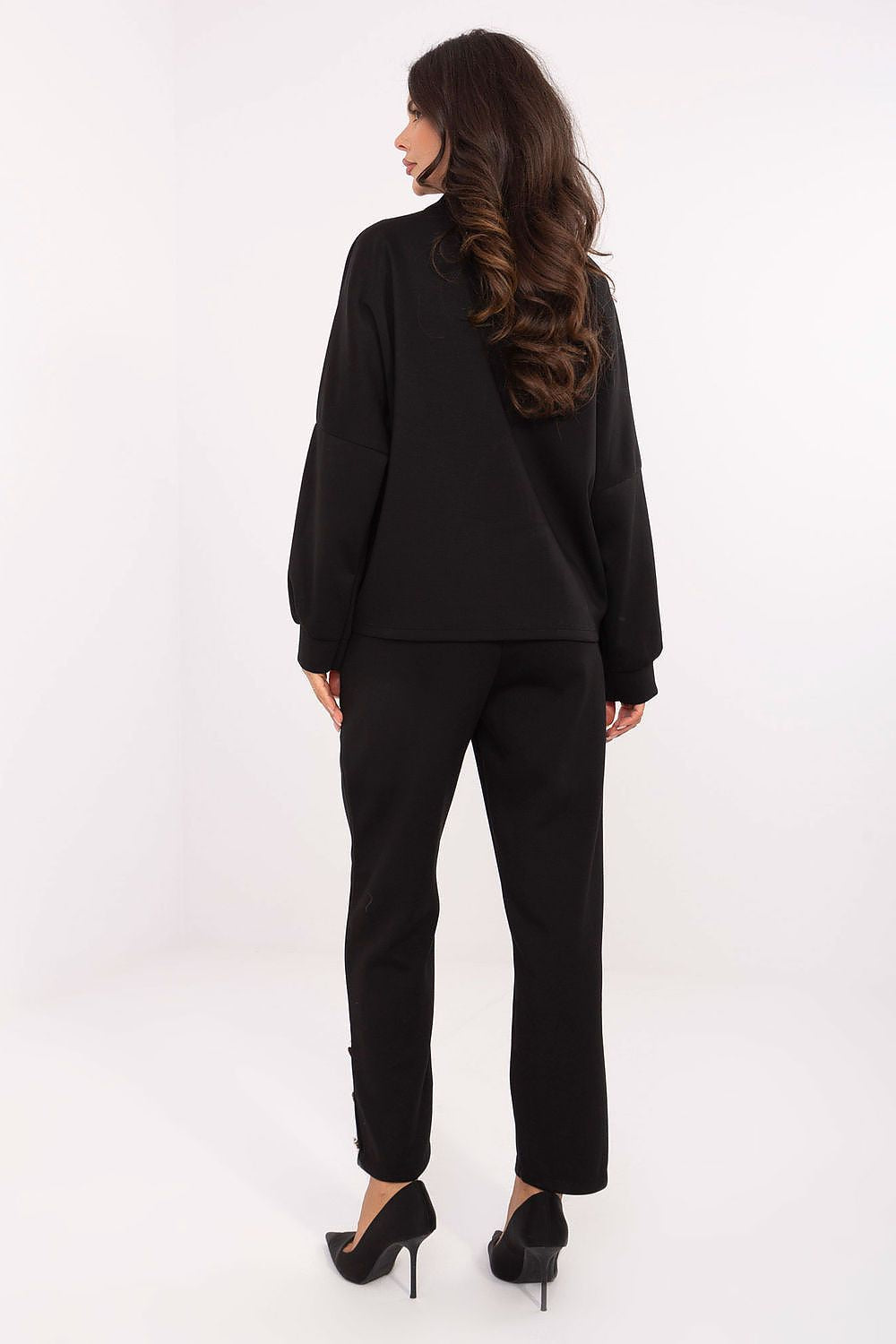 High-waisted trousers from Rue Paris casual viscose set, highlighting the comfortable elastic waistband and chic side pockets for stylish everyday wear.