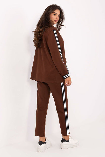 Fashionable patch detail on the buttoned jacket from Rue Paris, highlighting the sporty-elegant aesthetic of the set.