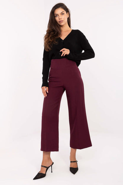 Elegant high-waisted women’s culottes in black by Rue Paris, showcasing a minimalist design and wide-leg silhouette, perfect for luxurious everyday wear.