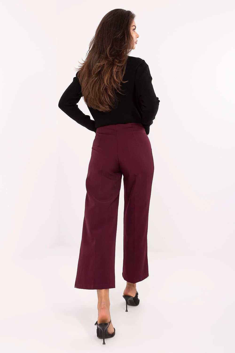 Elegant high-waisted women’s culottes by Rue Paris, showcasing luxurious fabric and a modern silhouette suitable for formal occasions.