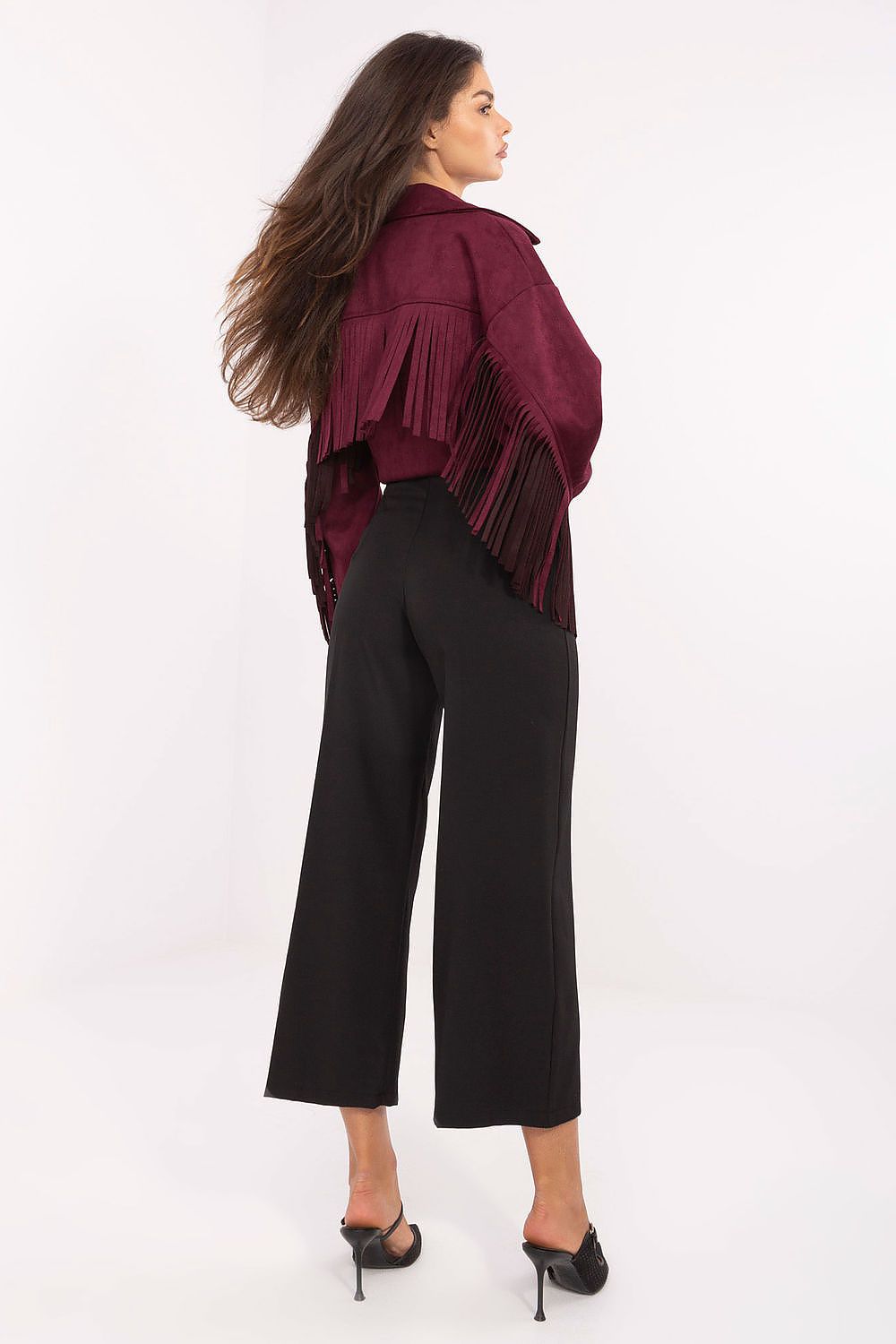 Elegant high-waisted women’s culottes by Rue Paris in a luxurious polyester blend, showcasing a modern wide-leg silhouette that flatters the figure, perfect for stylish and comfortable dressing.