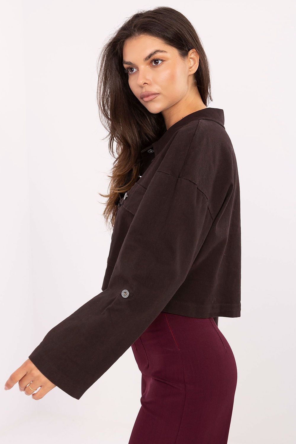 Elegant short denim jacket for women by Rue Paris, crafted from a luxurious cotton elastane blend, showcasing a classic and versatile casual style.