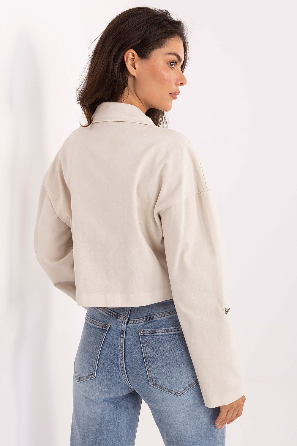 Fashionable short denim jacket for women by Rue Paris, featuring a smooth pattern and practical design, ideal for everyday luxury wear.