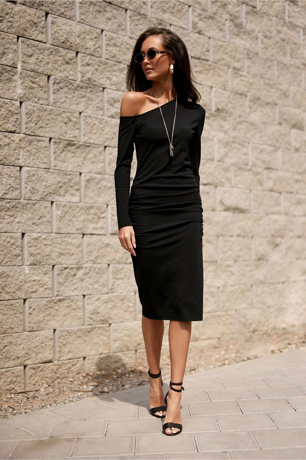 Roco Fashion Women's Midi Dress Noemi - Elegant one-shoulder design, showcasing luxurious fit and high-quality fabric, perfect for formal occasions and evening outings.