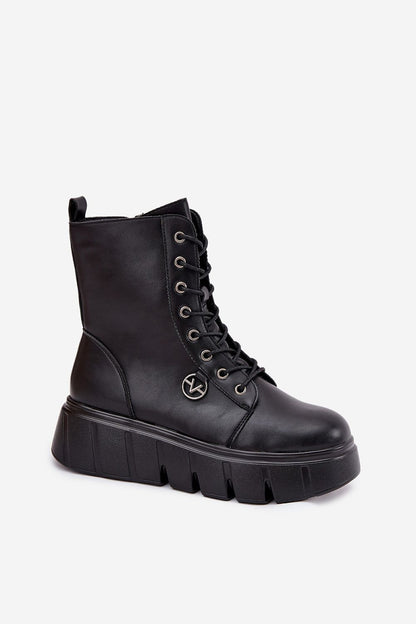 Vinceza eco-leather ankle boots in various sizes EU 36-40, highlighting their fashionable look and insulated comfort.