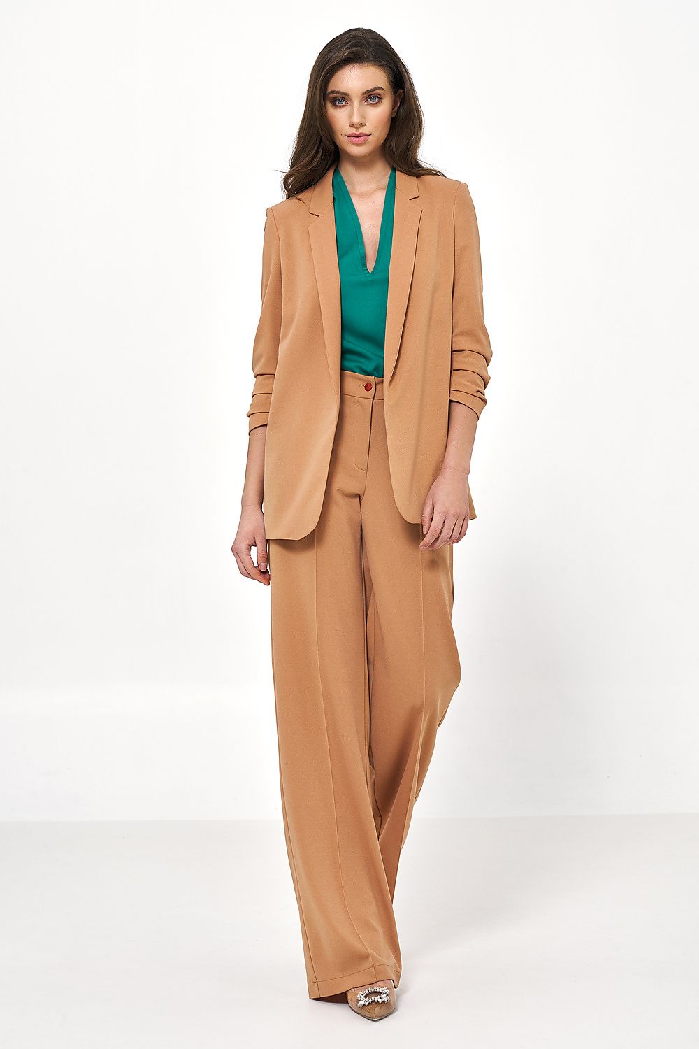 Luxurious Nife blazer tailored for women, featuring a chic, casual look without fastening, perfect for both business and everyday wear.