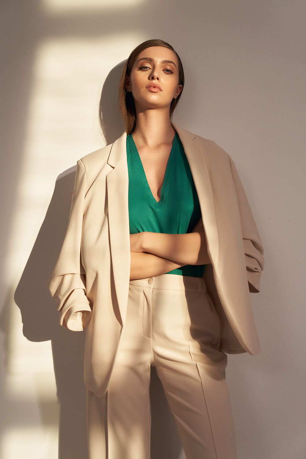 Elegant Nife women's blazer in classic style, perfect for casual and soft-office attire, showcasing sophisticated design.