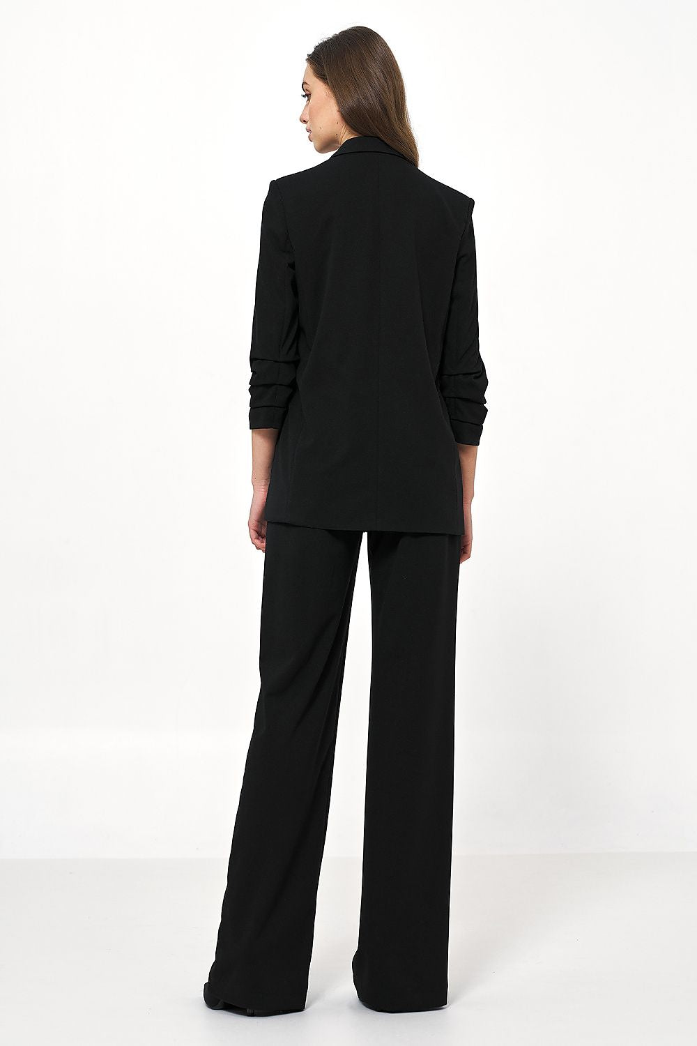 Sophisticated Nife women's blazer, embodying elegance and comfort, perfect for all-day wear in office settings.