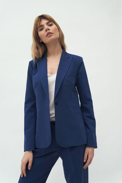 Luxury fitted blazer by Nife in elegant office wear style, showcasing a sleek silhouette and refined design.