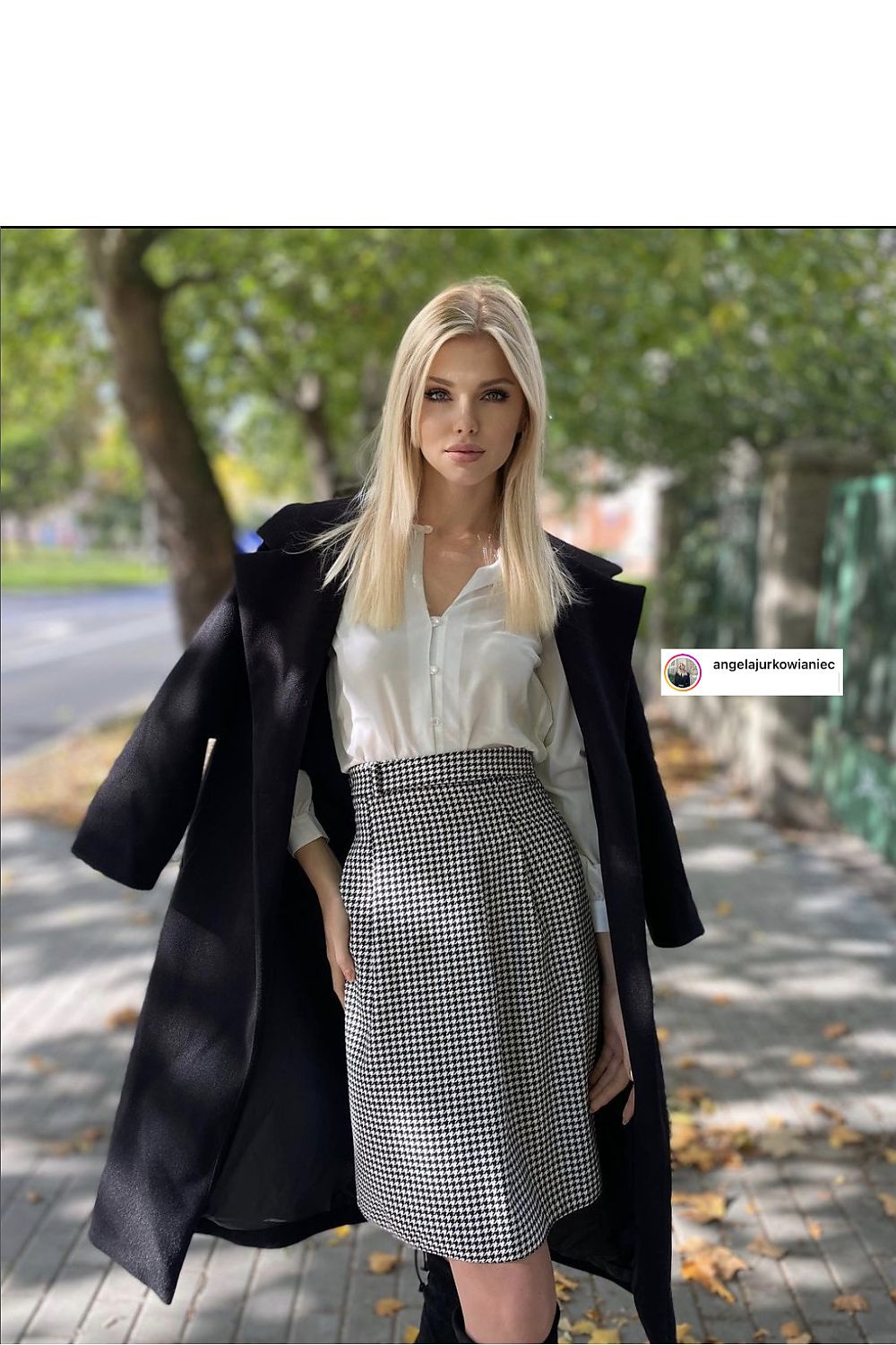 Elegant high-waist expandable skirt by Nife, showcasing versatile style options perfect for both work and casual occasions, available in sizes EU 36 to EU 44.