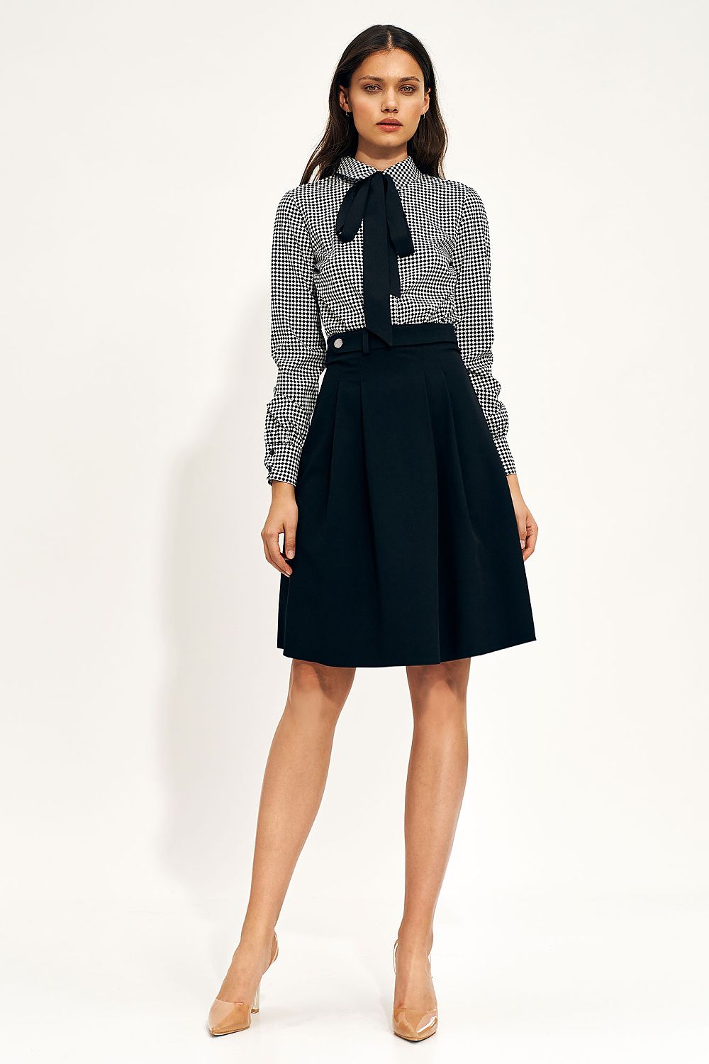 Luxury high-waisted skirt with belt by Nife, perfect for work and casual wear, showcasing an elegant expandable design.
