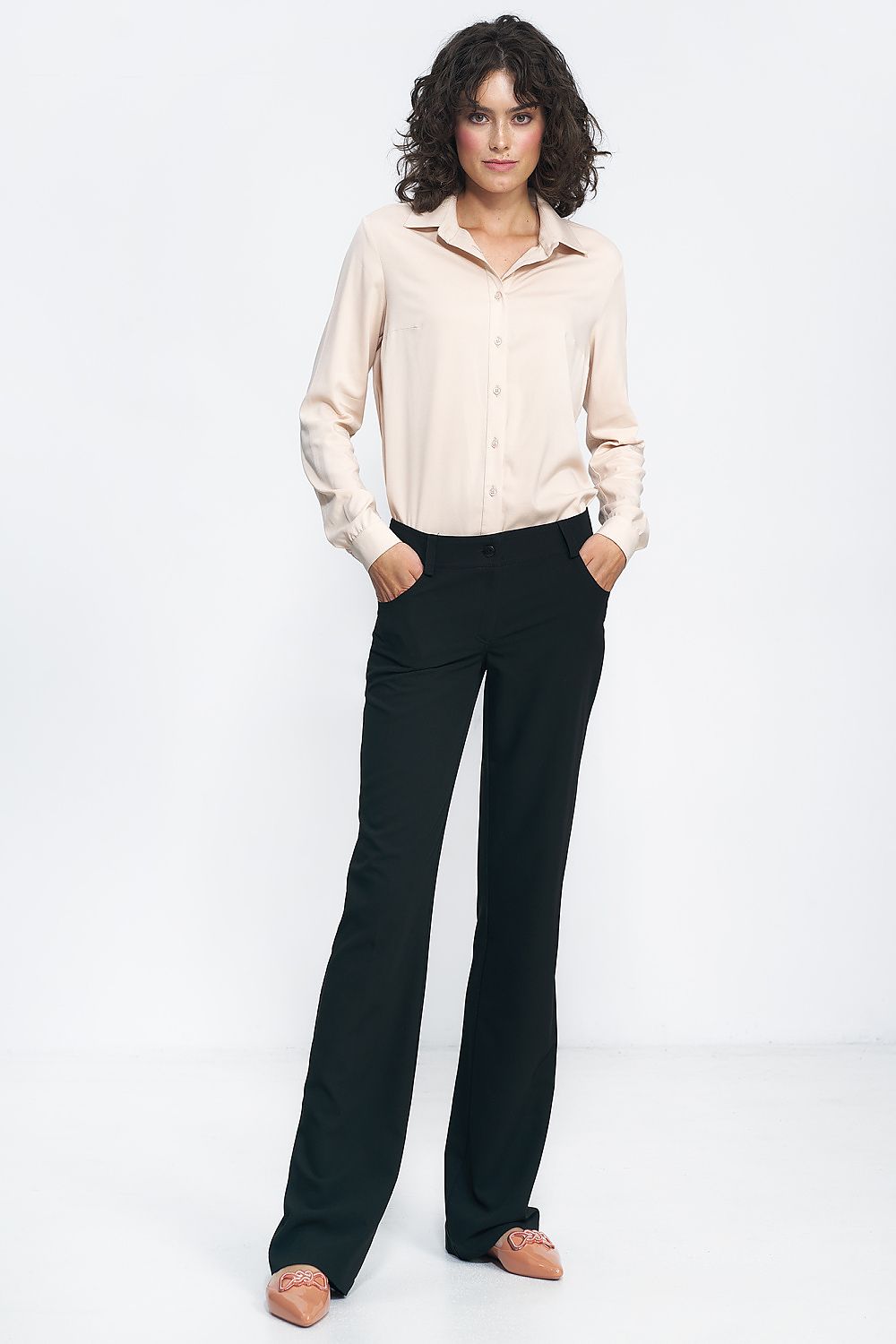 Chic Nife bootcut trousers presented in a stylish setting, ideal for creating a polished workplace ensemble with blazers or sweaters.