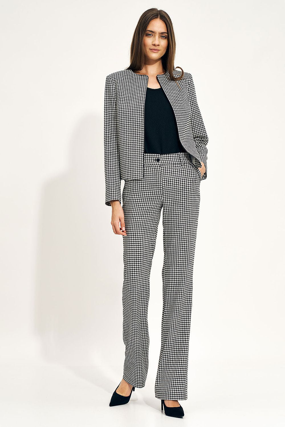 Elegant houndstooth flare trousers for women by Nife, showcasing a stylish office look with flared legs, perfect for sizes EU 36 to EU 44.