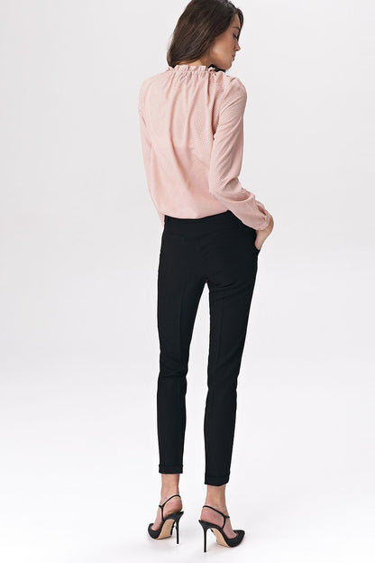 Chic and comfortable black trousers for women by Nife, blending formal elegance with a contemporary snap fastening detail.
