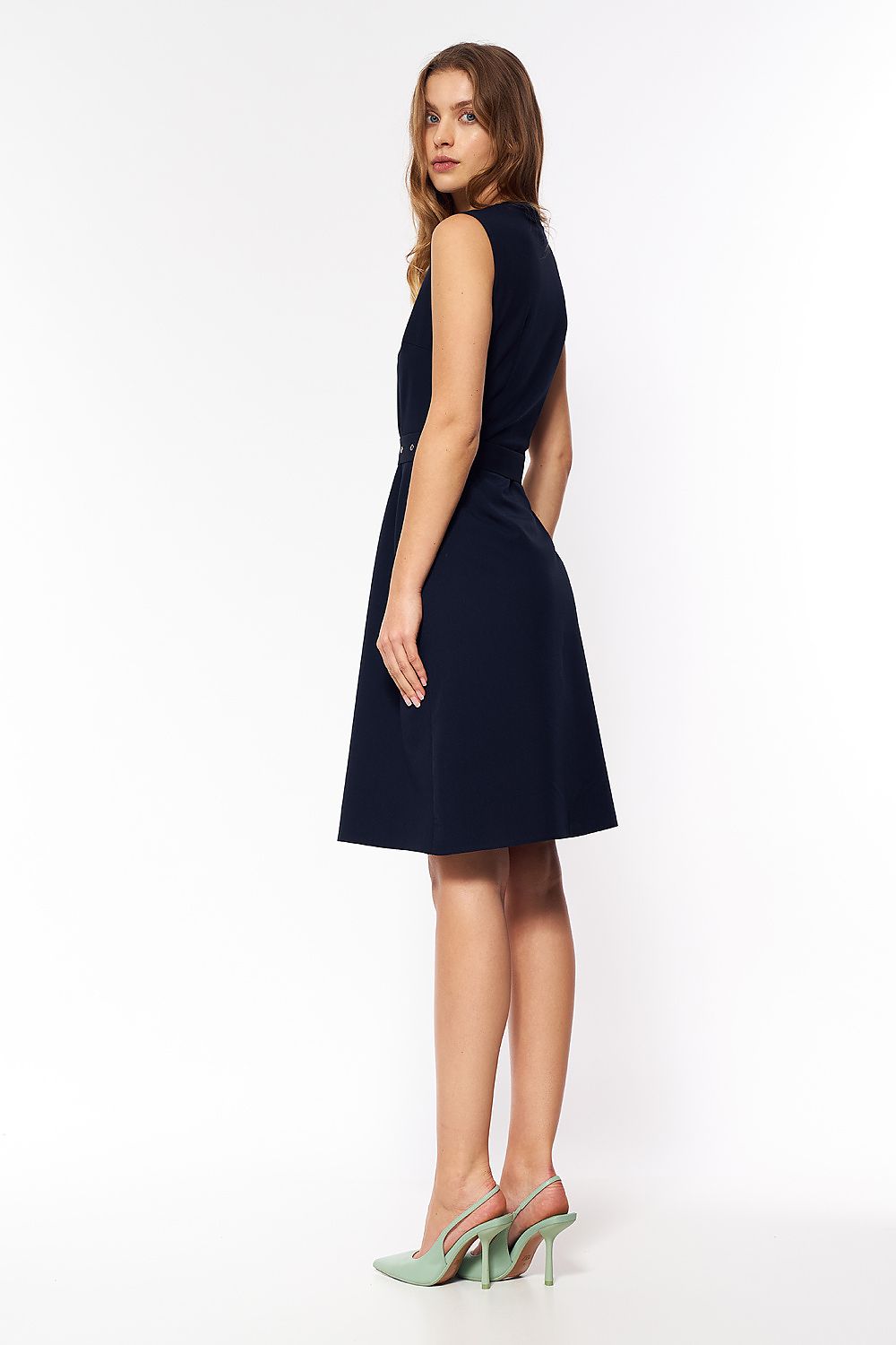 Elegant daydress by Nife in a timeless design, perfect for any occasion, celebrating femininity with its flattering silhouette and high-quality fabric.