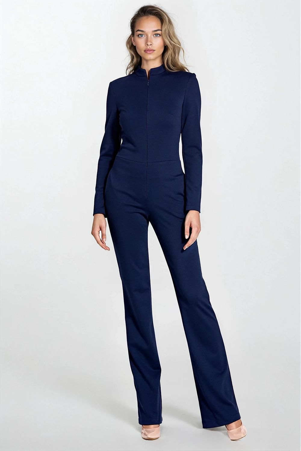 Luxurious women's fitted jumpsuit by Nife, featuring elegant long sleeves and a stylish front zipper, perfectly tailored for sizes EU 36-44.