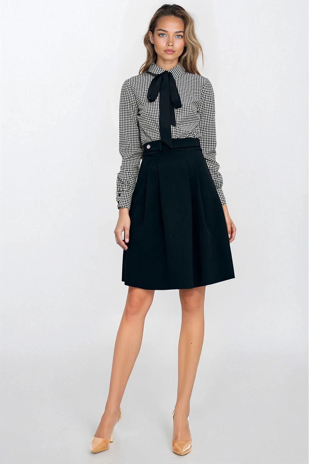 Chic bow detail on a long sleeve shirt by Nife, tailored for office sophistication, available in multiple sizes EU 36 to 44.