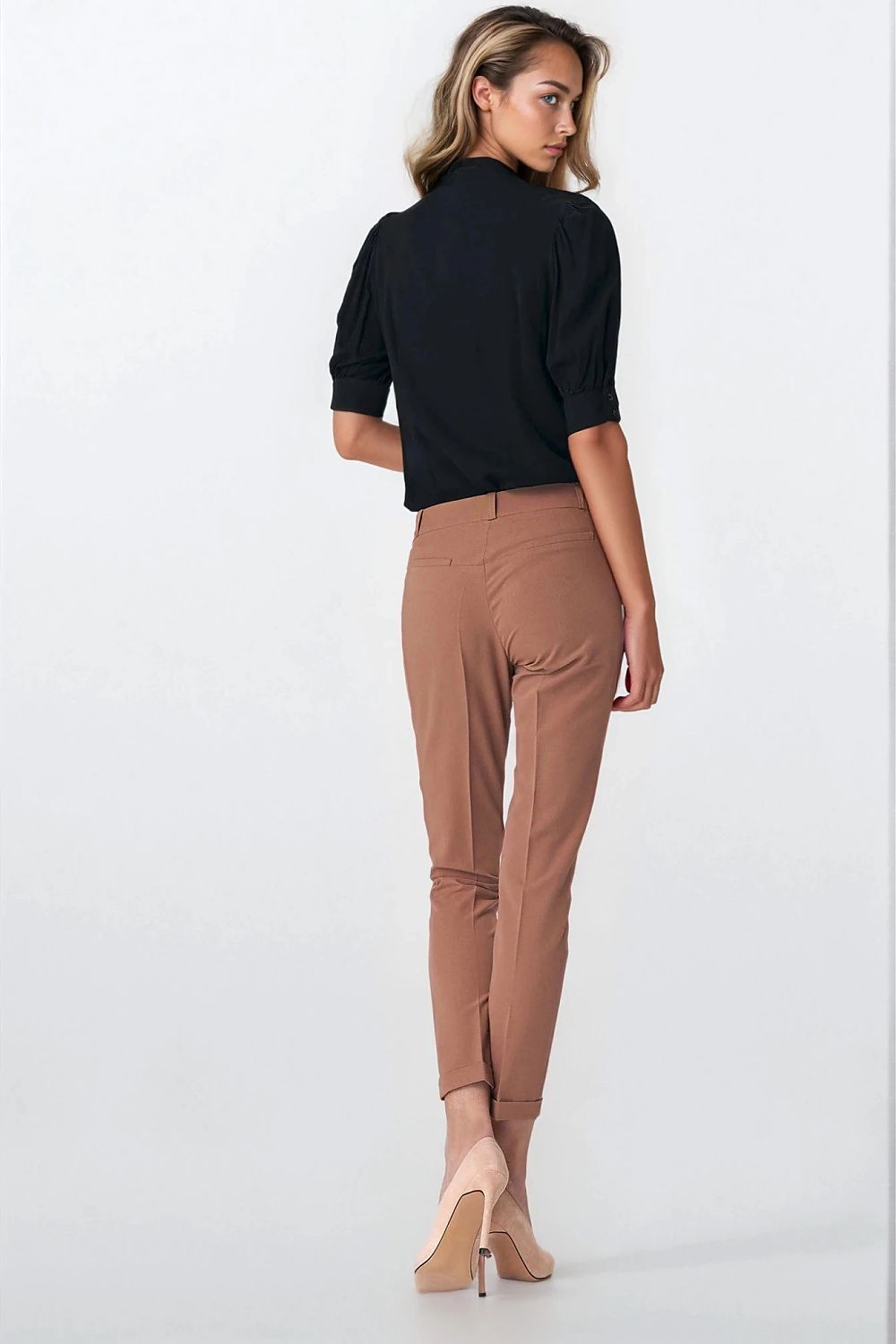 Close-up of the Nife blouse showcasing its luxurious fabric and exquisite puffy sleeve design, perfect for refined casual attire.