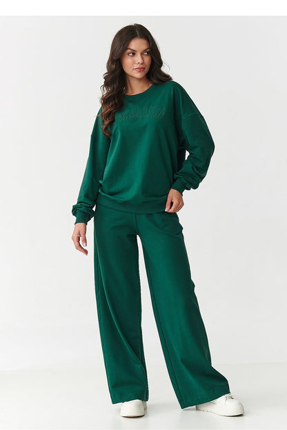 Elegant women's tracksuit set by Makadamia featuring an embroidered logo, wide-legged pants, and a soft, breathable fabric perfect for casual comfort and stylish everyday wear.