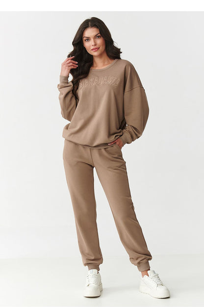 High-end women's tracksuit set in EU sizes 36-42 by Makadamia, combining functionality and fashion with its versatile design and embroidered detailing.