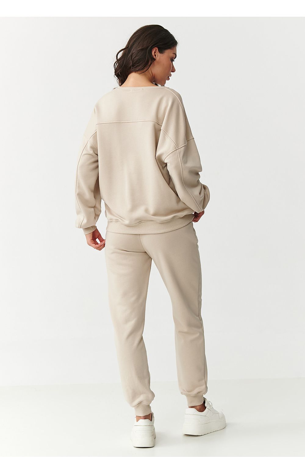 Elegant pair of luxury cotton tracksuit pants by Makadamia with an elastic waistband for a perfect fit.