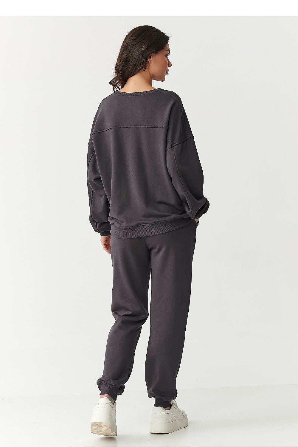 Stylish display of Makadamia's women's cotton tracksuit set in different sizes, combining comfort and luxury.