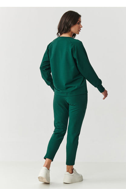 Elegant Makadamia tracksuit showcasing a loose-fit sweatshirt with ribbed long sleeves for added comfort and style.