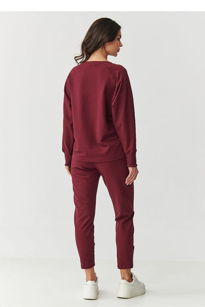 Versatile women's tracksuit set by Makadamia with a round neckline, blending functionality and sophistication.