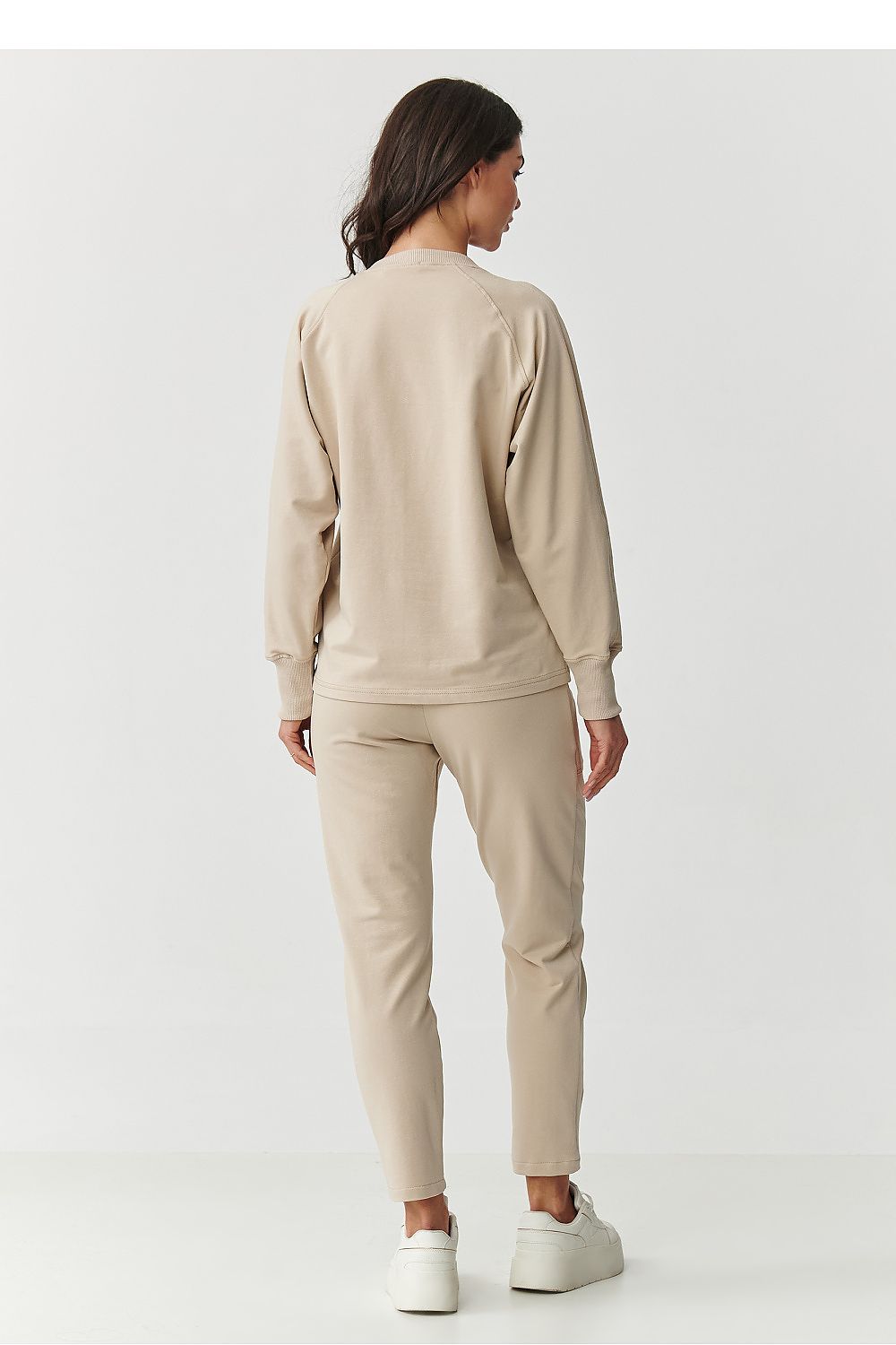 Luxurious Makadamia women's comfortable tracksuit set in cotton blend, showcasing elegance and versatility. Perfect for stylish leisure wear in sizes EU 36-42.