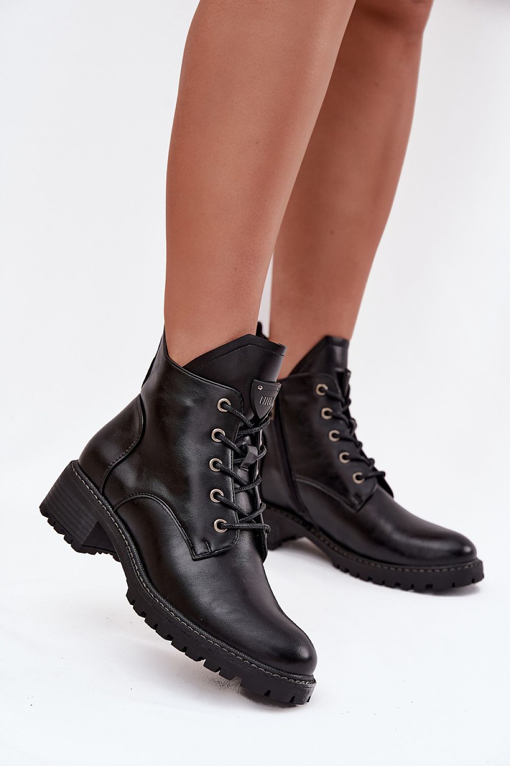 Stylish Vinceza women's ankle boots featuring a block heel and intricate lacing details, perfect for combining comfort and luxury.