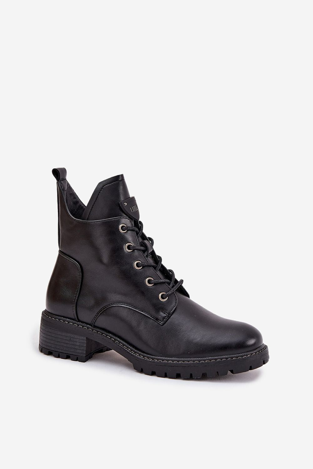 Elegant Vinceza ankle boots with a functional zipper closure, showcasing a sophisticated design ideal for fashionable outings.