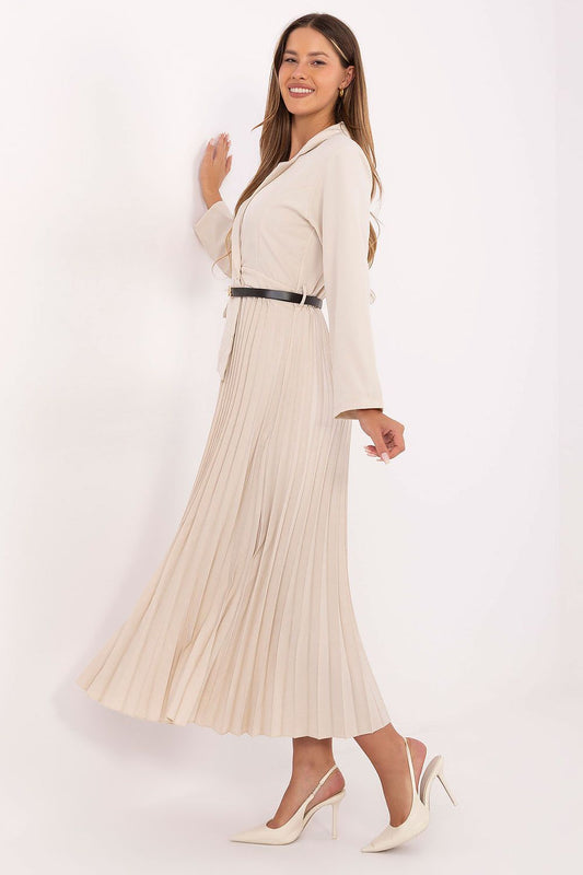Detail view of Italy Moda's elegant maxi dress featuring a classy sailor collar, button closure, and flowing pleated skirt, ideal for emphasizing feminine charm.