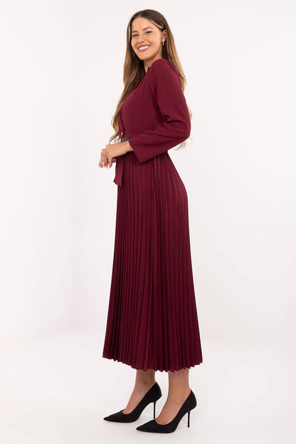Flowing pleated skirt of an Italy Moda maxi dress, designed for elegance and femininity with a luxurious touch.