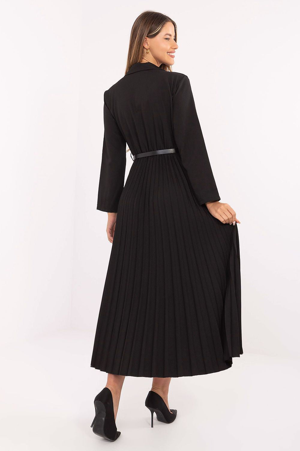 Stylish pleated design of the Italy Moda maxi dress showcasing its luxurious flared silhouette and belted waist, ideal for enhancing feminine charm.
