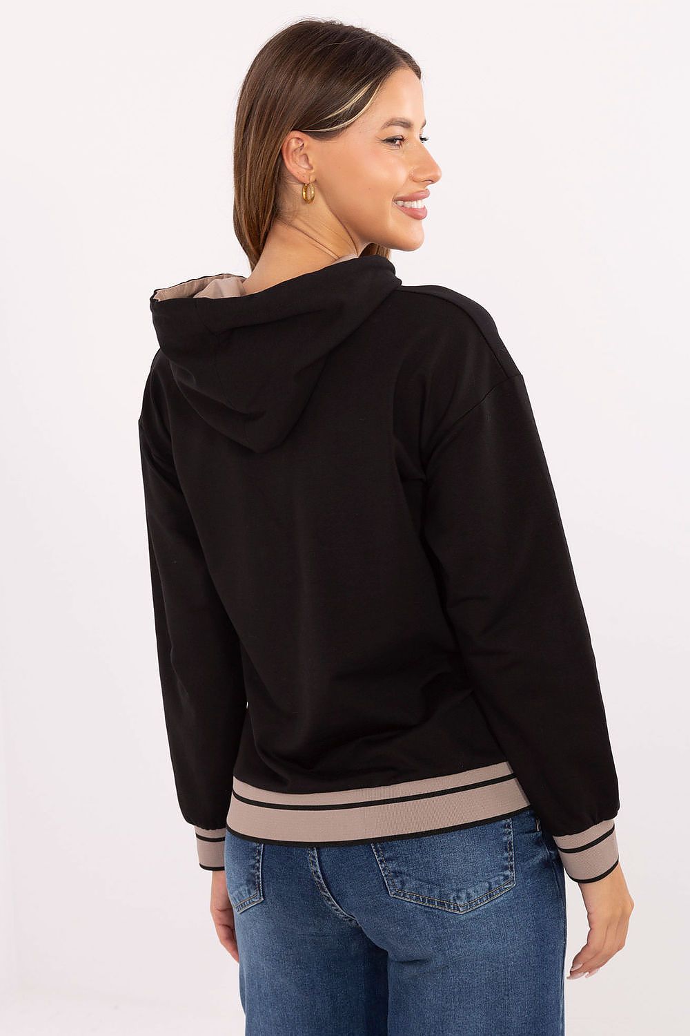 Sophisticated EU size 0 women's sweatshirt by Relevance, combining luxury style with everyday comfort and a loose fit.