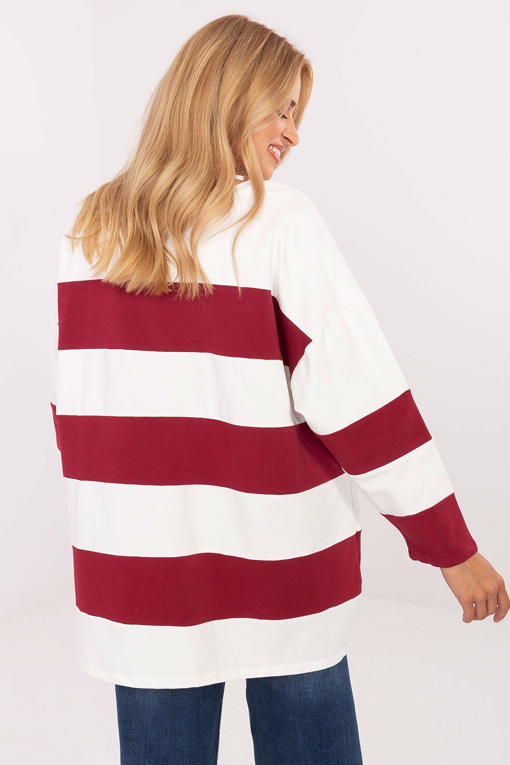 Stylish striped oversized sweatshirt for women from Relevance, made with 90% cotton and 10% spandex, ensuring maximum comfort and freedom of movement.