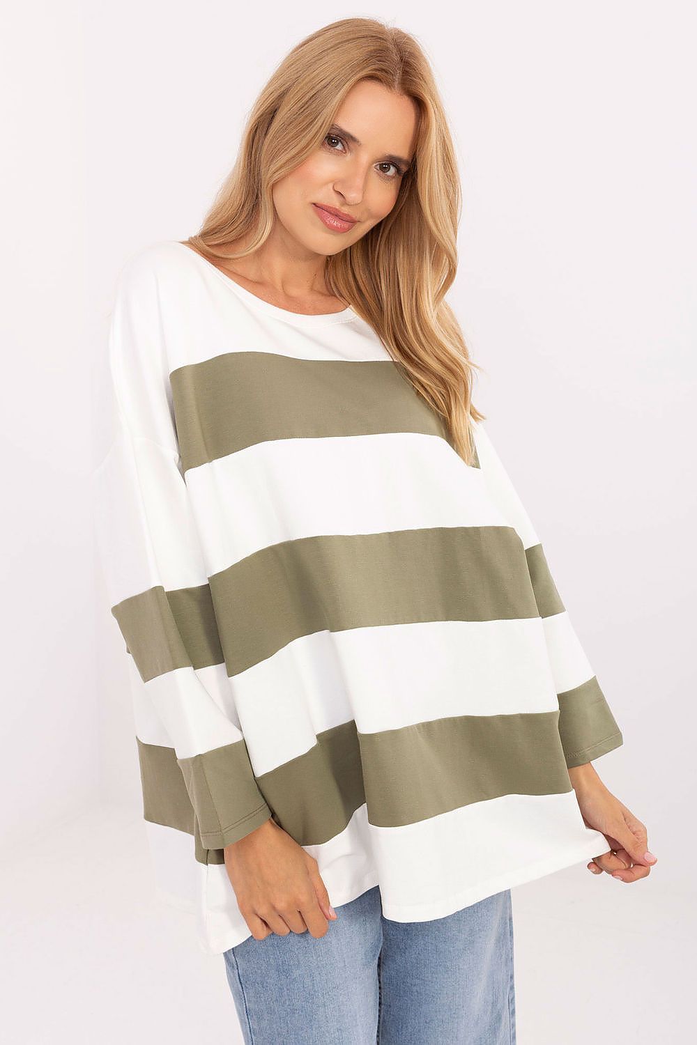 Elegant women's oversized sweatshirt by Relevance, showcasing a stylish round neckline and long sleeves, ideal for a relaxed yet fashionable outfit.